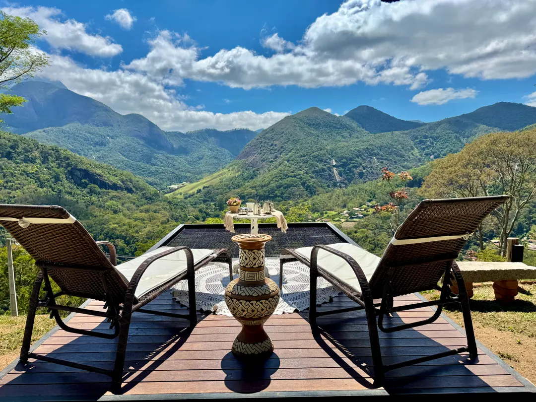 Vista panorâmica do Vale do Santa Mônica a partir do deck do Refúgio Céu Azul